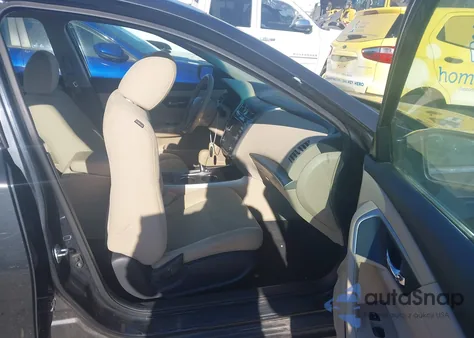 2015 Nissan Altima 2.5 S z USA, uszkodzony, nr VIN 1N4AL3AP1FC452982